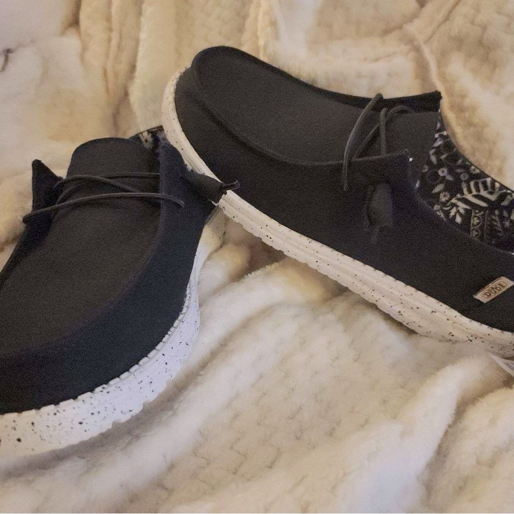 Hey Dudes women size 8.  Black.  New in box